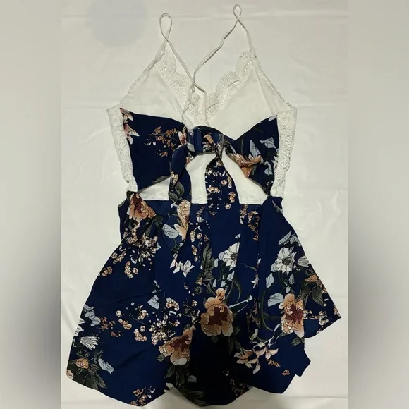 LACE FLORAL ROMPER - Picture 5 of 8